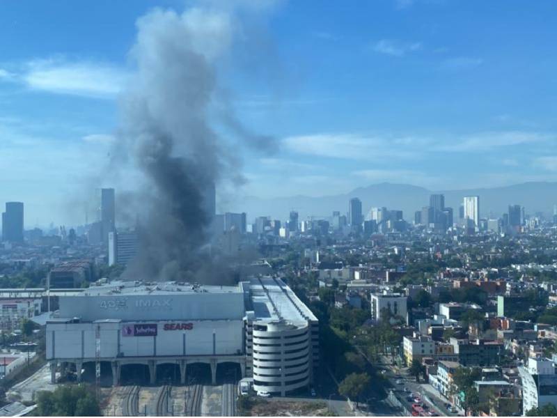 VIDEO: Reportan incendio en las inmediaciones de la plaza Forum Buenavista