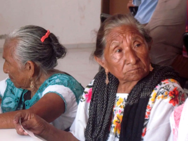 Adultos mayores, población en el olvido