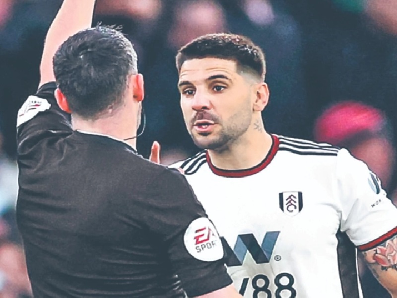 Mitrovic castigado por empujón