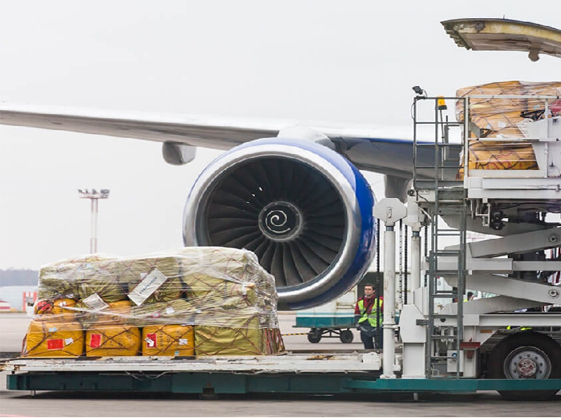 Aeropuerto, en el cielo por transporte de carga