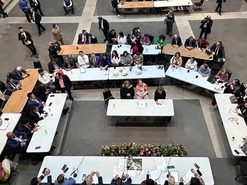 En menos de cinco horas, 4T aprueba 20 reformas sin discusión y en sede improvisada