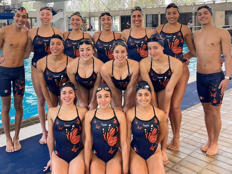 Seleccionadas de natación artística venden trajes de baño para costear sus gastos