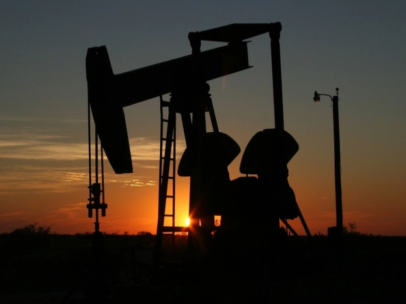 Cae petróleo por nerviosismo de la deuda de EU