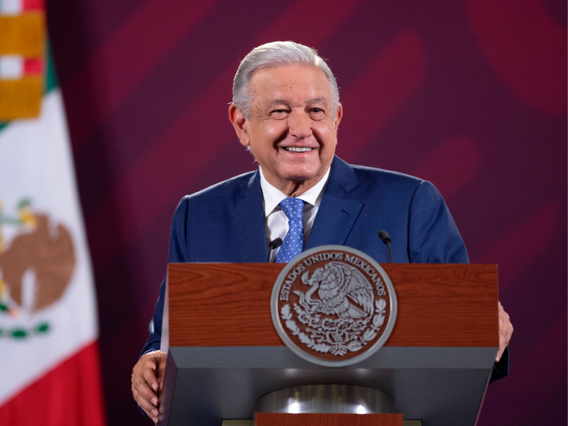 Congreso de Perú aprueba declarar persona non grata a AMLO