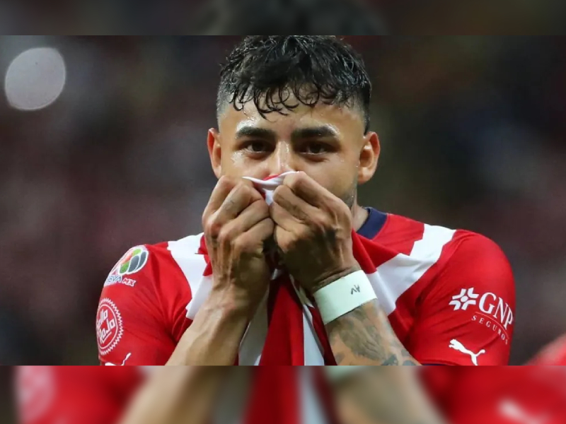 Sancionan a Alexis Vega por “faltar el respeto” a Julián Quiñones con un “meme”