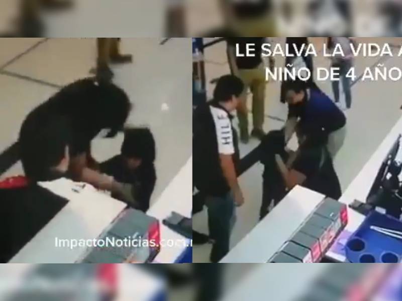 Video. Empleada de cine salva a niño de asfixiarse