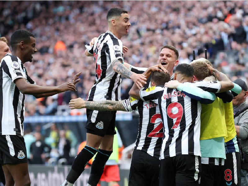 Newcastle acaricia la Champions League