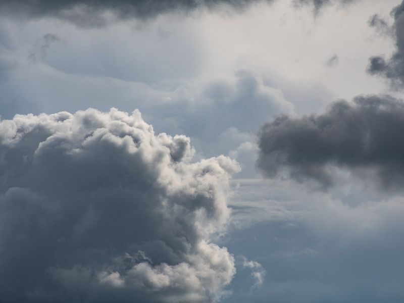 Clima Yucatán cielo parcialmente nublado durante el día
