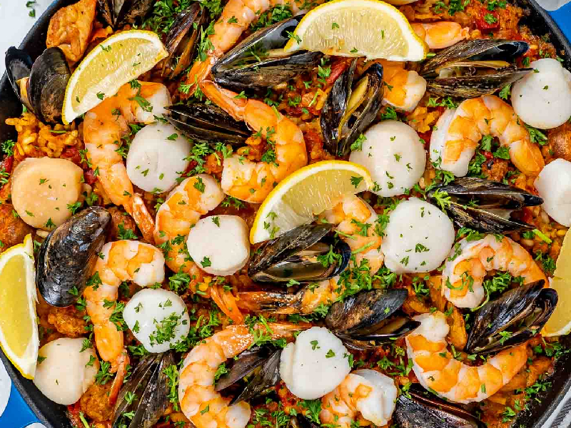La paella, un festín de sabores mediterráneos (1)