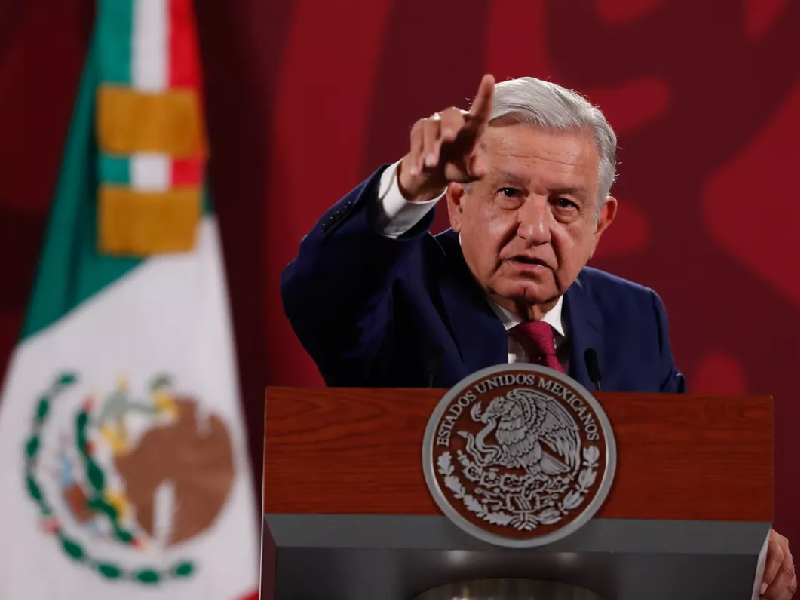 AMLO acusa que 2 abogados “emproblemaron” el acuerdo con trabajadores de Mexicana