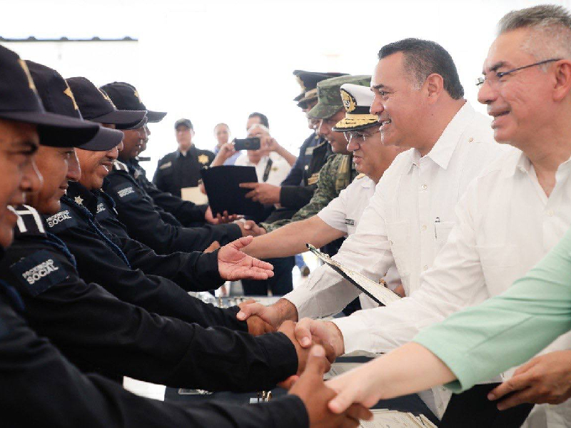 Renán Barrera reconoce el compromiso de las y los policías municipales