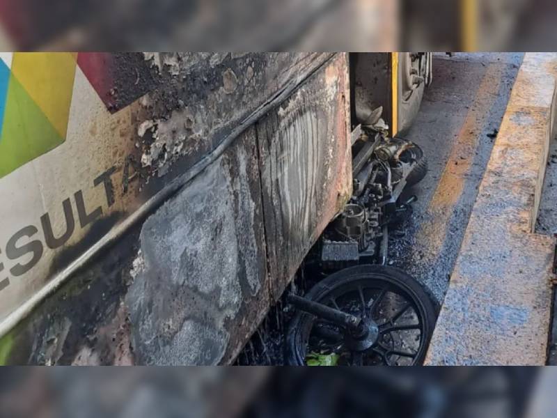 Unidad del Mexibús se incendia en Las Américas