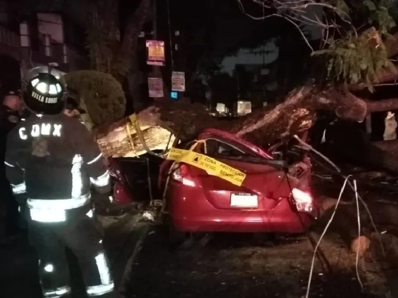 Lluvias en CDMX dejan una mujer muerta