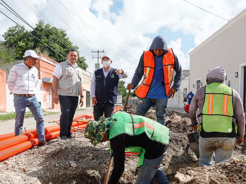 Renán Barrera trabaja en el rescate de fachadas del Corredor Turístico Gastronómico