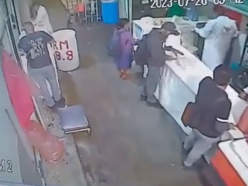 Asesinan a un hombre en carnicería de La Merced