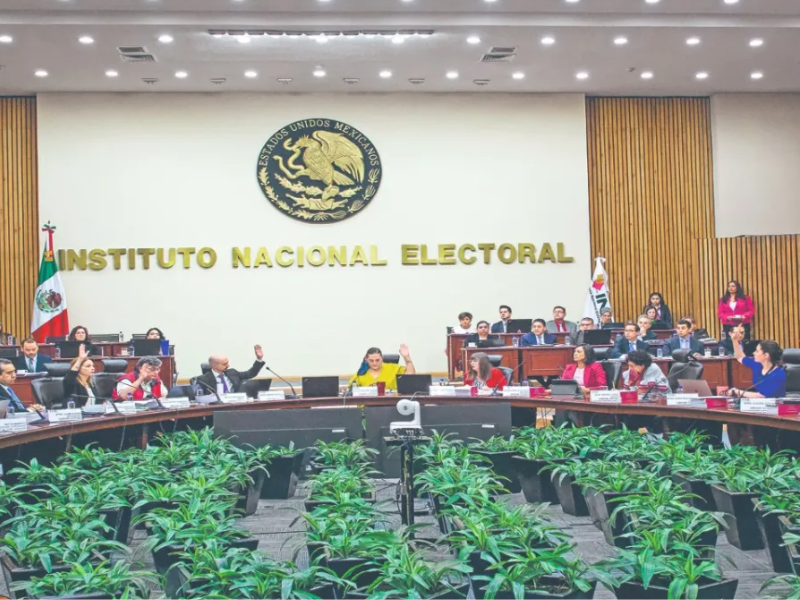 INE arrastra rezago con elección encima