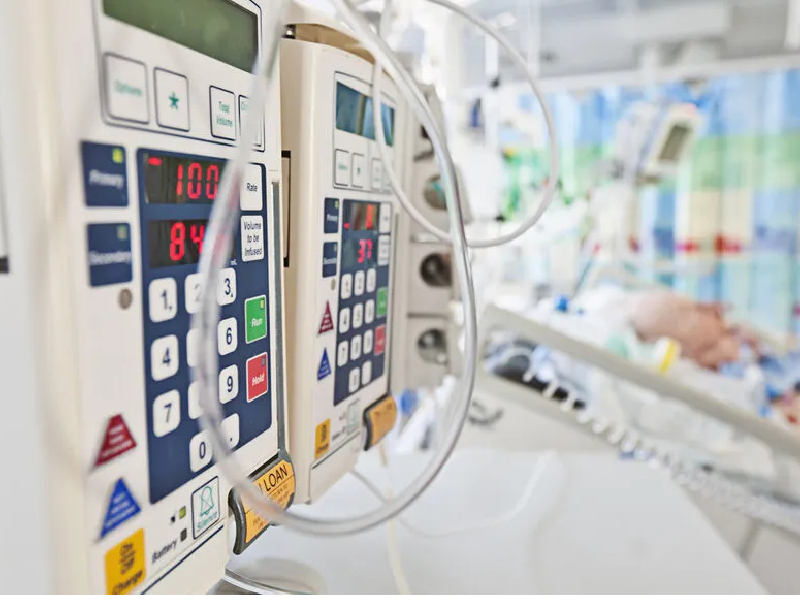 Gobierno exhibe a 9 hospitales operados por la IP que cobran casi 6 mil millones de pesos al año