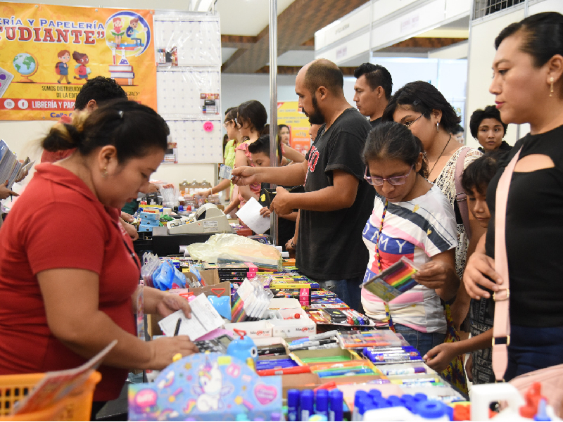 Comerciantes reportan bajas ventas de útiles escolares