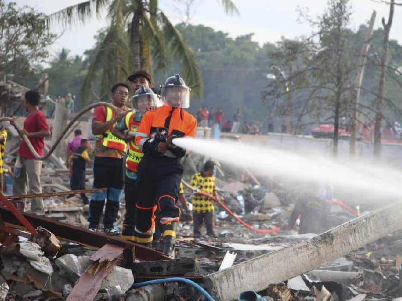 Al menos 44 fallecidos tras explosión de una bomba en un mitin en Pakistán