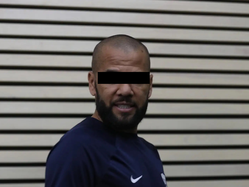 Jueza procesa a Dani Alves por abusar de una mujer en una discoteca