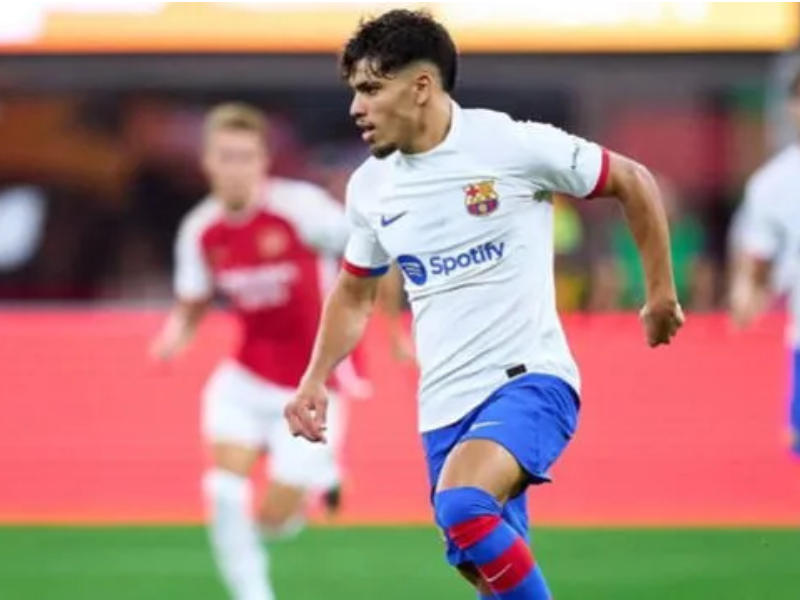 Un Barcelona de blanco pierde 5-3 ante el Arsenal en su estreno en pretemporada