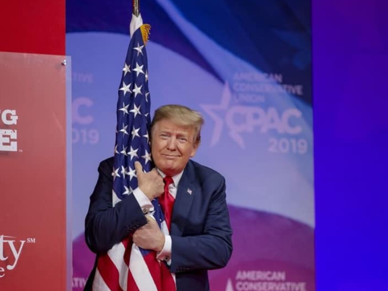 Trump enfrenta nuevos cargos por el caso de los documentos secretos