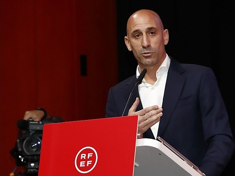 FIFA suspende provisionalmente a Luis Rubiales