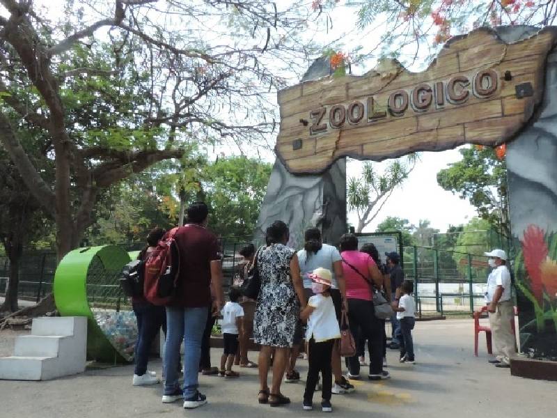 Conoce los horarios y días de servicios del Ayuntamiento de Mérida durante las festividades decembrinas. Incluye zoológicos, cementerios y más.