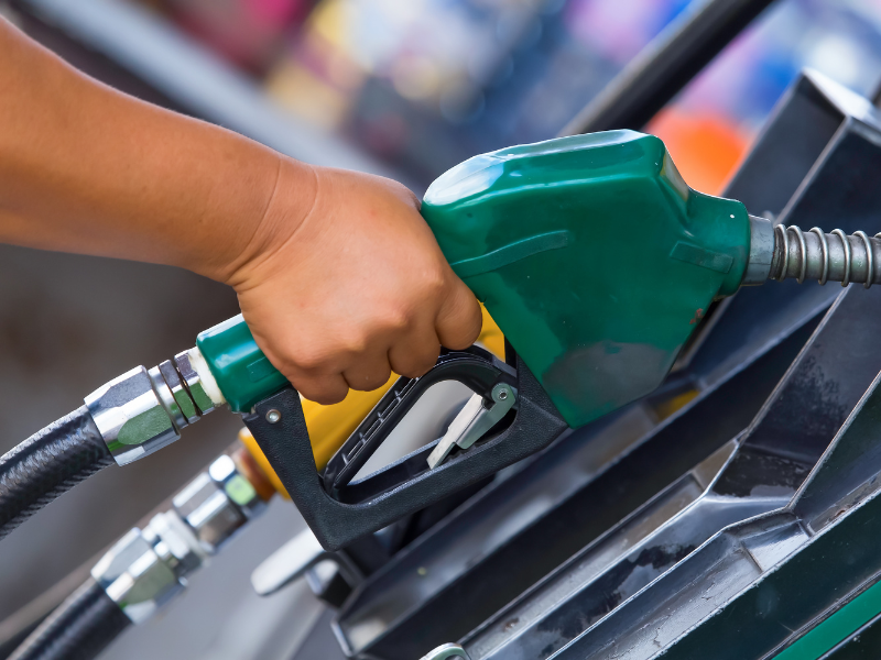 El precio de la gasolina en Mérida sube 12 centavos, alcanzando los 24.79 pesos por litro tras ajuste de impuestos y precios internacionales.