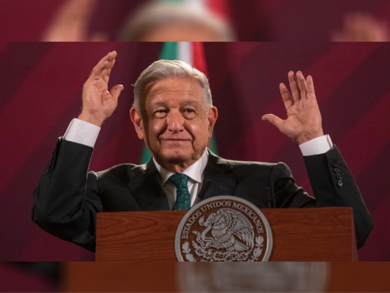 Miembros de Gabinete y youtubers viajan en avión de Sedena para informe de AMLO en Campeche