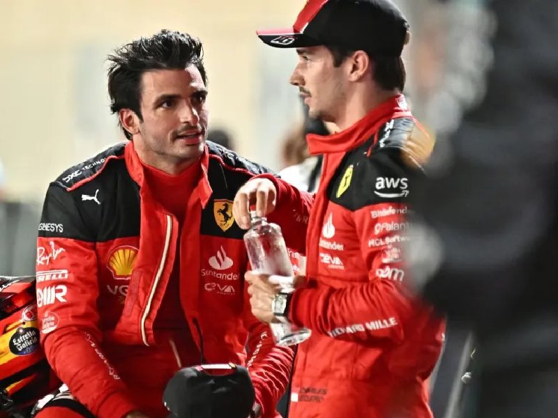 Carlos Sainz se hace con la pole position en Singapur, muy por delante de Verstappen y Pérez