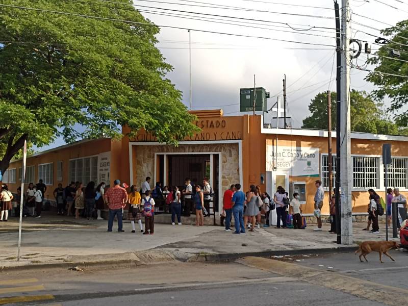 Segey refuerza protocolos de seguridad en escuelas de Yucatán ante casos de violencia y acoso, priorizando la protección de estudiantes.