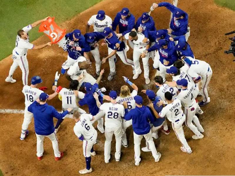 Rangers vence 6×5 a los D´Backs y se llevan el primer juego de la Serie Mundial