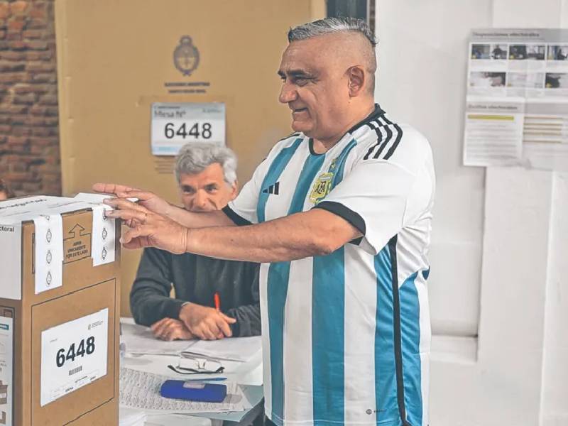 Habrá segunda vuelta entre Massa y Milei en Argentina