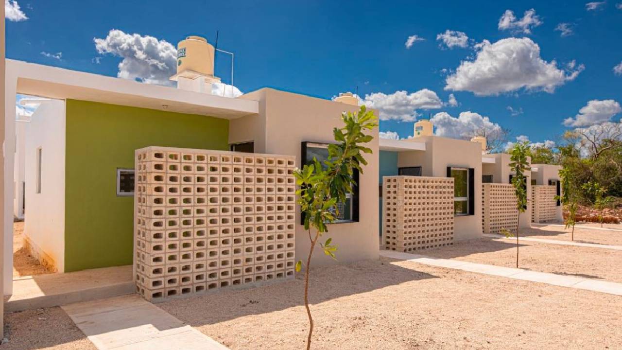 Buenas expectativas para el cierre de año en el sector vivienda de Yucatán. Meta de 7,100 viviendas con incrementos moderados en precios.