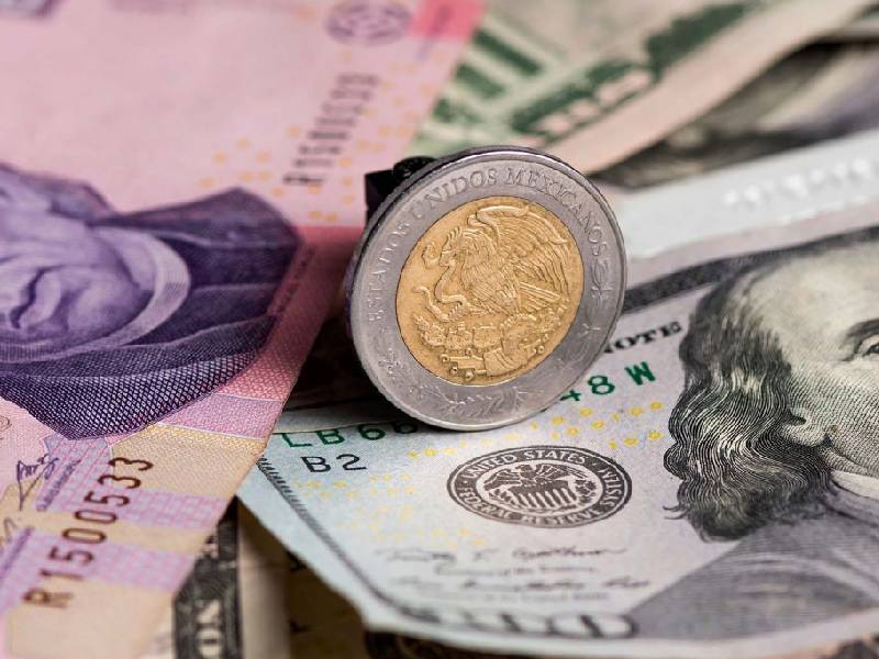 Se mantiene el peso contra el dólar en 17.52