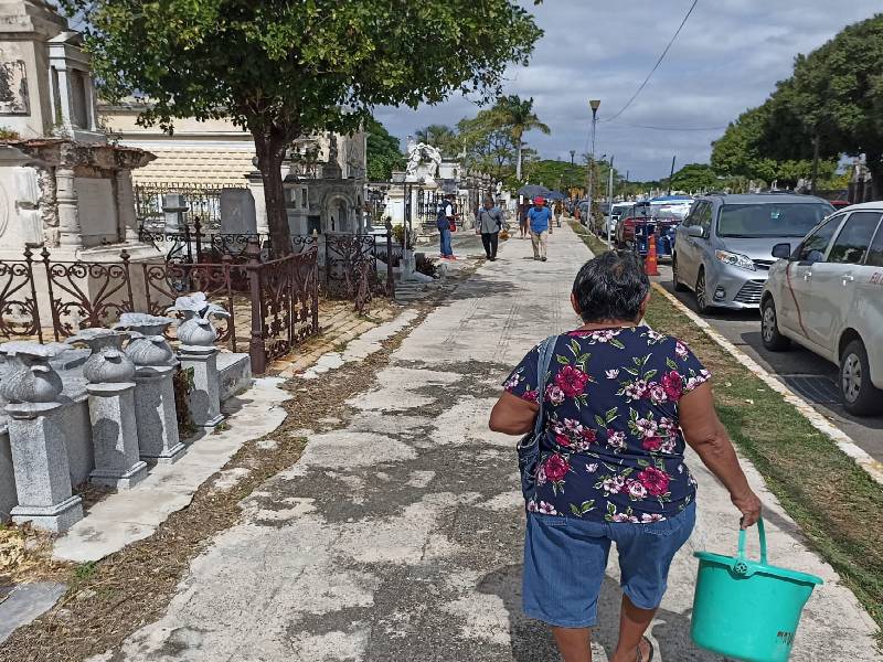 Más de 2 mil personas acudieron al Cementerio a recordar a sus difuntos