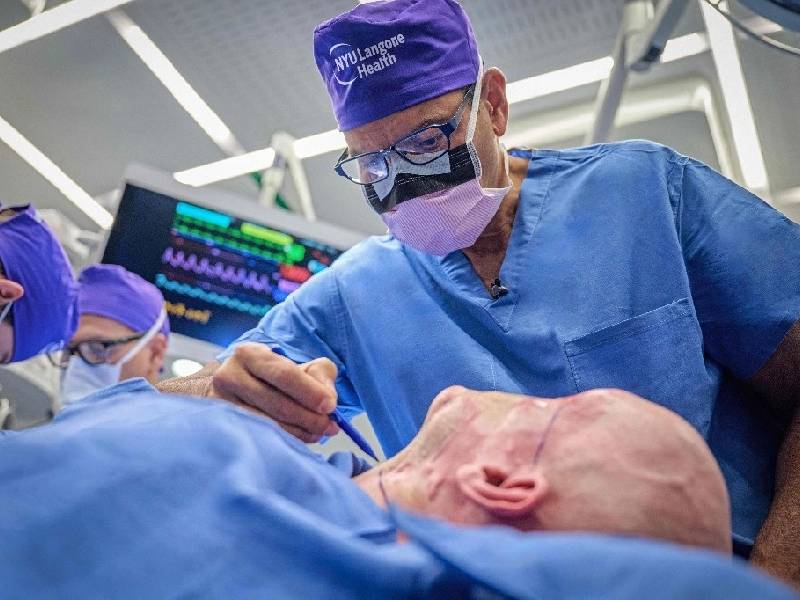 ¡Histórico! Hospital de Nueva York logra el primer trasplante de un ojo entero