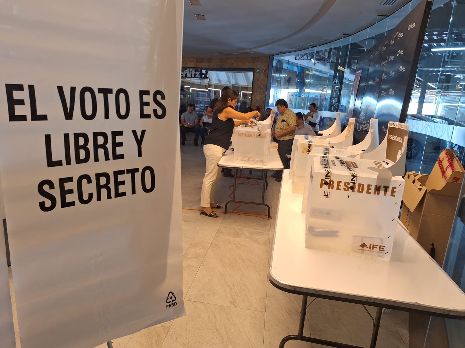 El IEPAC Yucatán listo para elecciones extraordinarias en Chichimilá e Izamal, programadas para el 24 de noviembre con candidatos de diversos partidos.
