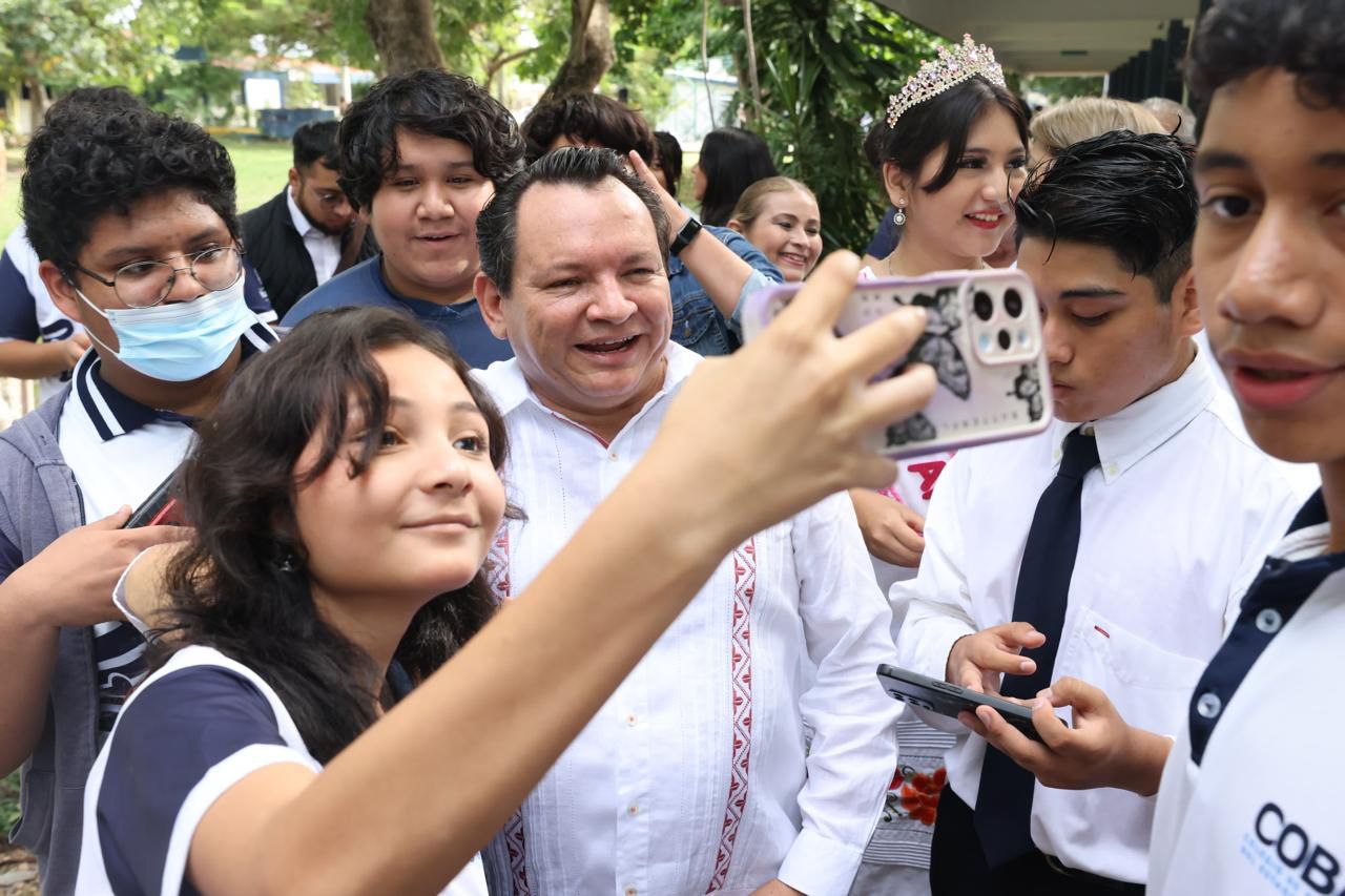 El Gobernador Díaz Mena anuncia cinco nuevas universidades en Yucatán, infraestructura en COBAY y el impulso al desarrollo profesional local.