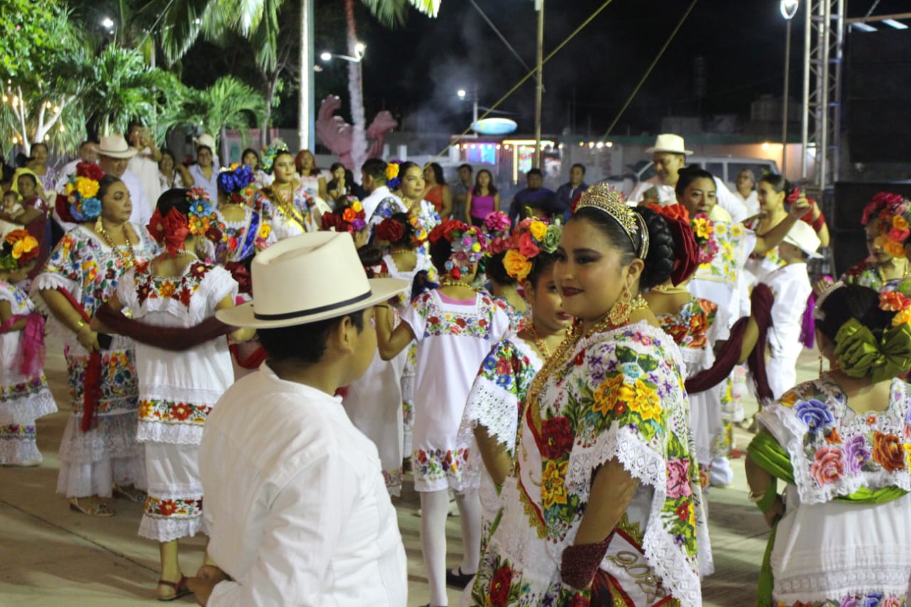 La vaquería de Telchac Puerto celebra la tradición yucateca con 42 grupos de jaraneros y una destacada presencia gastronómica local.