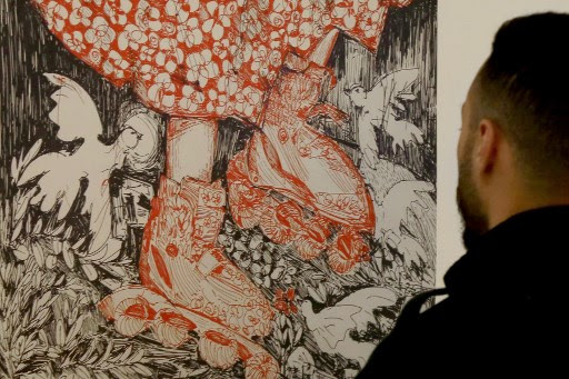 Artistas palestinos exponen en Jordania el sufrimiento de Gaza a través de impactantes obras que reflejan la brutalidad de la guerra.