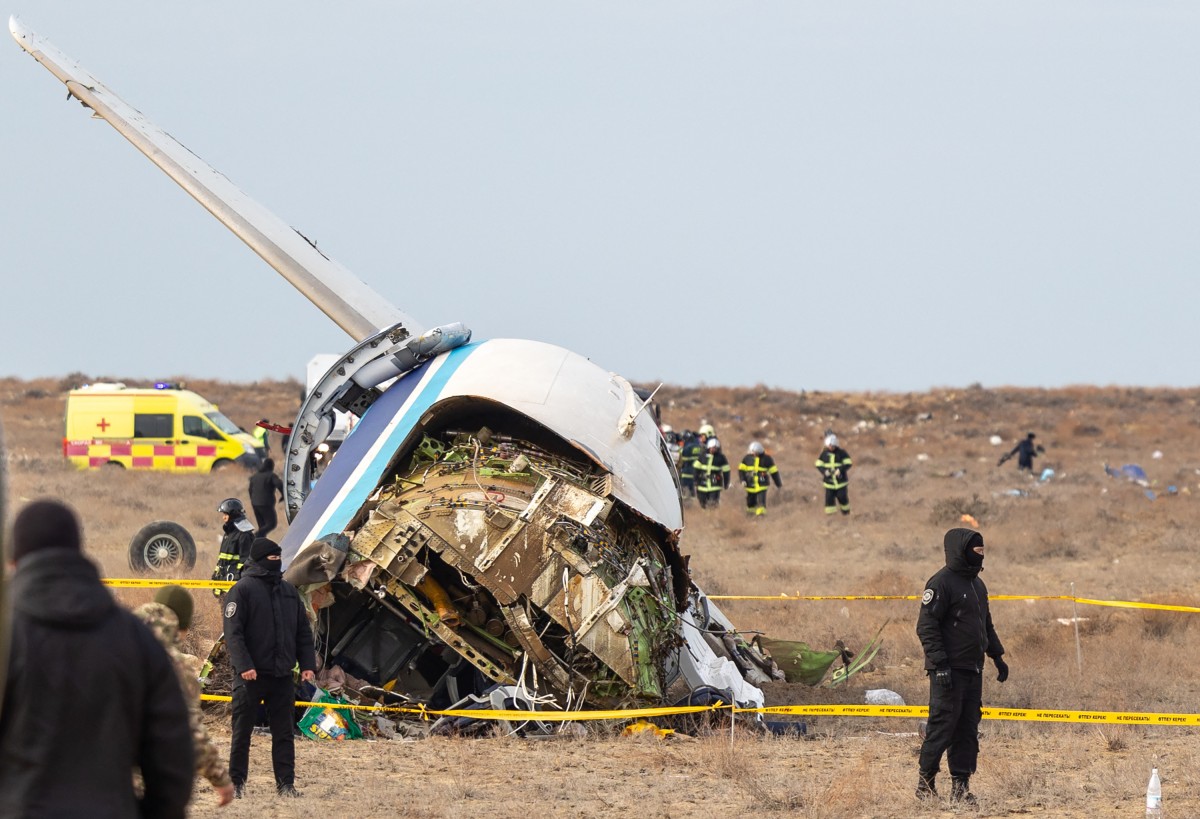 : Accidente aéreo en Kazajistán: ¿Fue derribado por Rusia? Estados Unidos apunta a sistema antiaéreo ruso como posible causa.