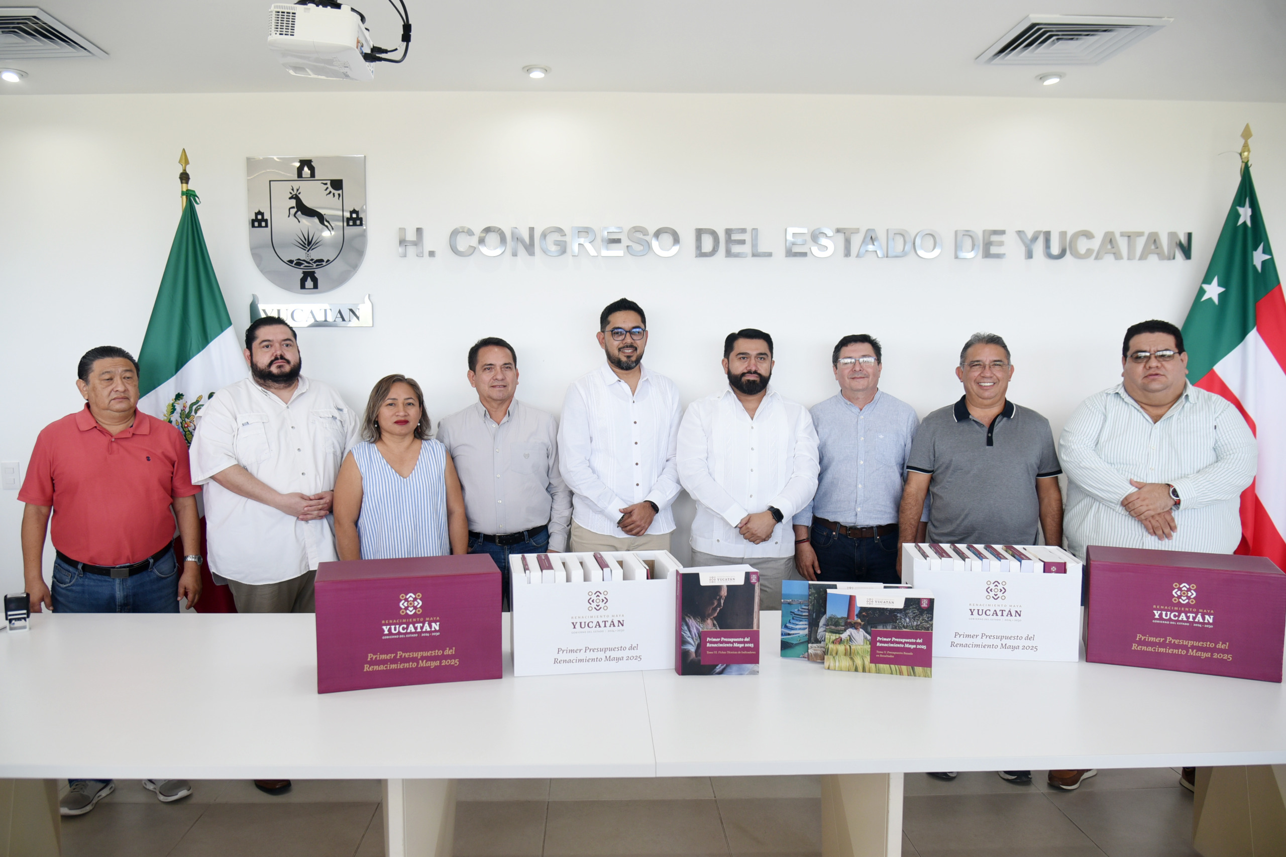 El Gobierno de Yucatán presenta el Presupuesto 2025 al Congreso, priorizando bienestar social, educación, salud y desarrollo económico.