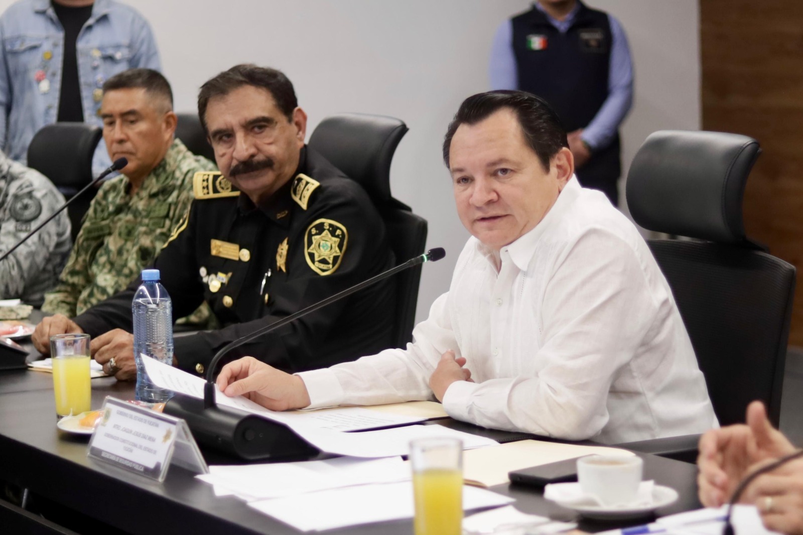 El Gobernador Joaquín Díaz Mena refuerza la coordinación interinstitucional para mantener la seguridad y paz en Yucatán con apoyo de todos los niveles de gobierno.