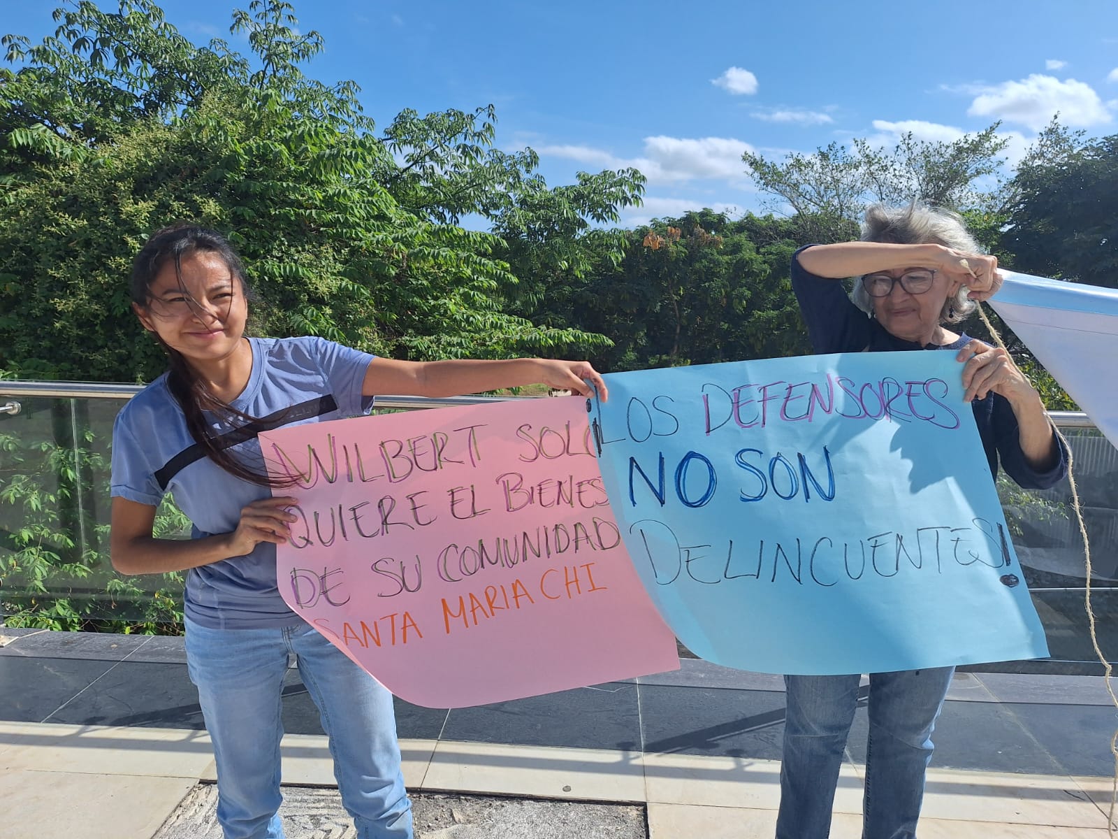 Protestan en Mérida por la audiencia de Wilberth Nahuat Puc, subcomisario de Santa María Chi, acusado por defender el agua limpia.