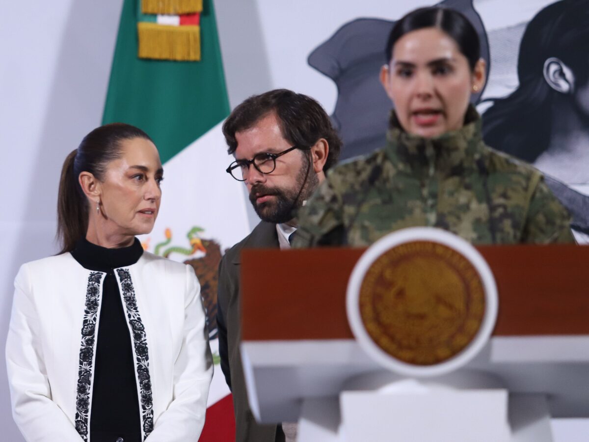 Claudia Sheinbaum desmintió un reportaje del NYT sobre la fabricación de fentanilo en Sinaloa y anunció una nueva campaña antidrogas.