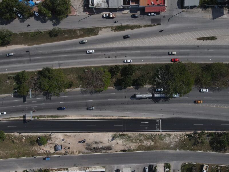 El gobernador Joaquín Díaz Mena inaugura las calles laterales del Periférico de Mérida, mejorando la movilidad y calidad de vida de los ciudadanos.