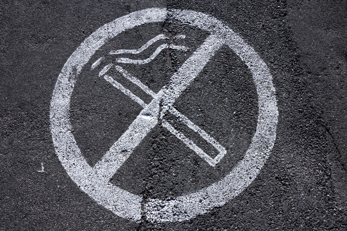 Milán prohíbe fumar en las calles desde enero de 2025, buscando reducir la contaminación y mejorar la salud pública. Descubre los detalles de esta medida.