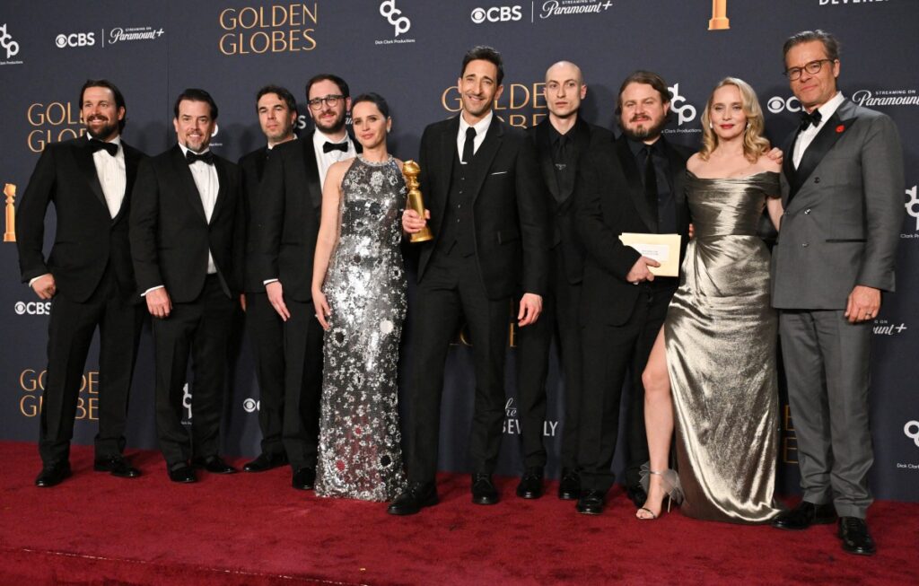 "Emilia Pérez" y "El Brutalista" destacan en los Globos de Oro, con múltiples premios, incluyendo mejor película y mejor director.